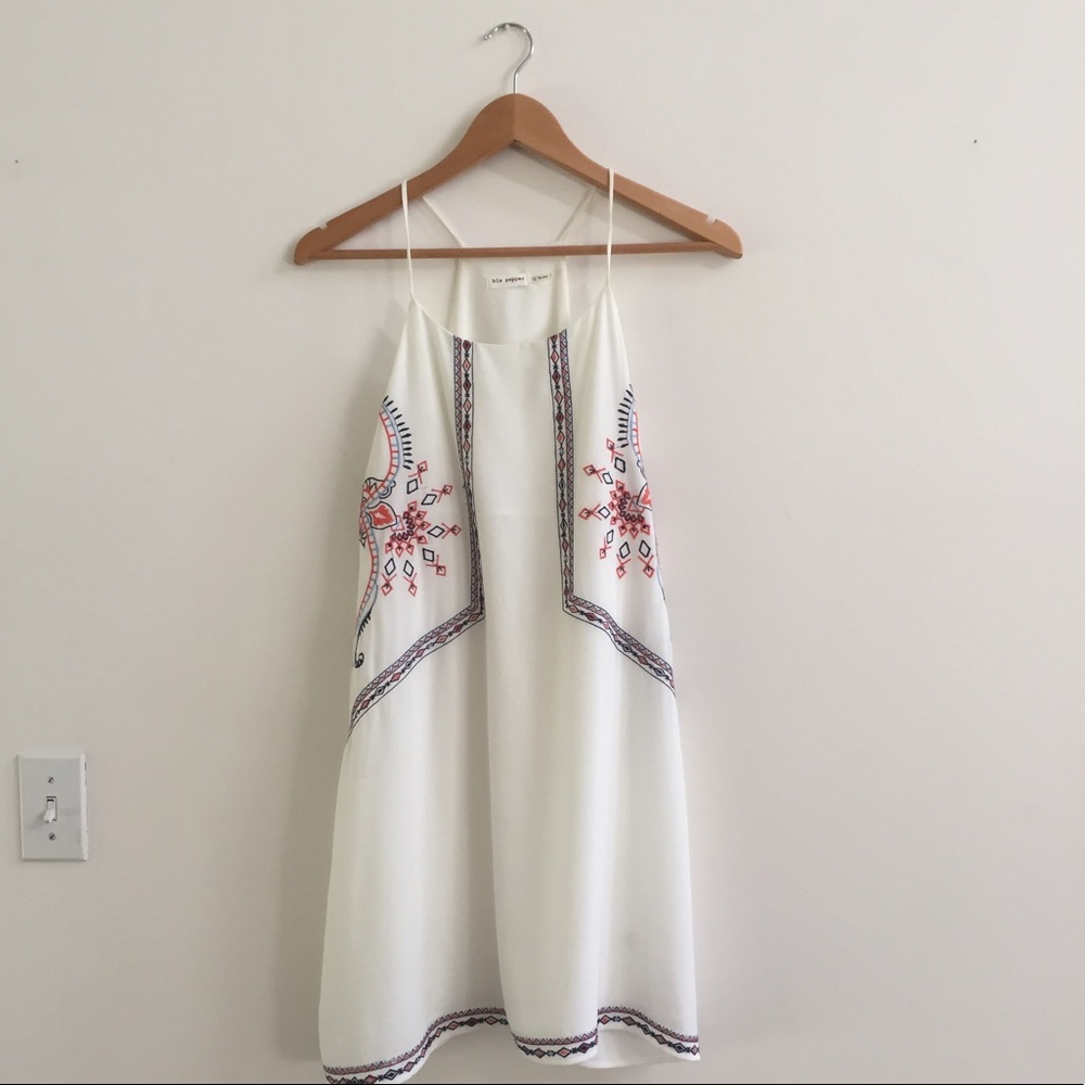 NWOT Embroidered White Blu Pepper Dress